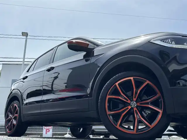 フォルクスワーゲン ＶＷ Ｔ－クロス TSI 1stプラス 熊本県 2021(令3)年 3.1万km ディープブラックパールエフェクト ディスプレイオーディオナビ機能付き/【フルセグTV/BT】/【AppleCarPlay/Androidauto/MirrorLink】/バックカメラ/アダプティブクルーズコントロール/ルーフレール/フロントアシスト/レーンアシスト/ブラインドスポットシステム/パークアシスト/リアトラフィックアラート/パークディスタンスコントロール/純正17インチAW/置くだけ充電/パドルシフト/ステアリングスイッチ/ビルトインETC/LEDオートライト