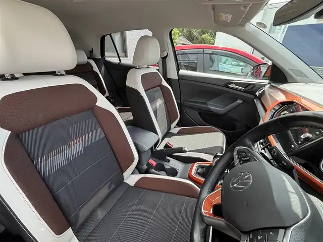 フォルクスワーゲン ＶＷ Ｔ－クロス TSI 1stプラス 熊本県 2021(令3)年 3.1万km ディープブラックパールエフェクト ディスプレイオーディオナビ機能付き/【フルセグTV/BT】/【AppleCarPlay/Androidauto/MirrorLink】/バックカメラ/アダプティブクルーズコントロール/ルーフレール/フロントアシスト/レーンアシスト/ブラインドスポットシステム/パークアシスト/リアトラフィックアラート/パークディスタンスコントロール/純正17インチAW/置くだけ充電/パドルシフト/ステアリングスイッチ/ビルトインETC/LEDオートライト