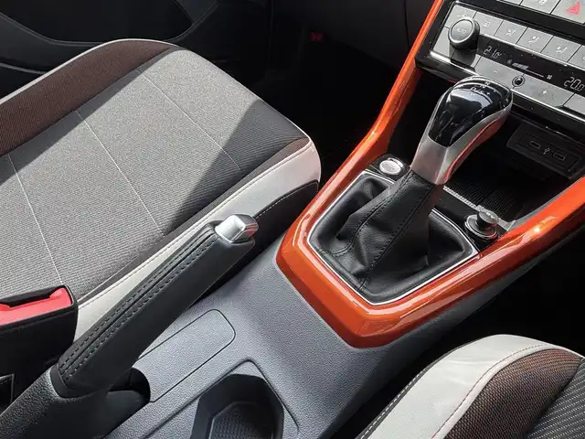 フォルクスワーゲン ＶＷ Ｔ－クロス TSI 1stプラス 熊本県 2021(令3)年 3.1万km ディープブラックパールエフェクト ディスプレイオーディオナビ機能付き/【フルセグTV/BT】/【AppleCarPlay/Androidauto/MirrorLink】/バックカメラ/アダプティブクルーズコントロール/ルーフレール/フロントアシスト/レーンアシスト/ブラインドスポットシステム/パークアシスト/リアトラフィックアラート/パークディスタンスコントロール/純正17インチAW/置くだけ充電/パドルシフト/ステアリングスイッチ/ビルトインETC/LEDオートライト