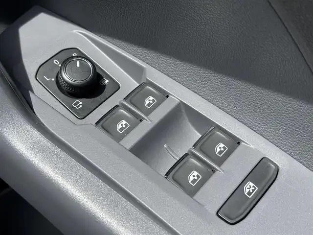 フォルクスワーゲン ＶＷ Ｔ－クロス TSI 1stプラス 熊本県 2021(令3)年 3.1万km ディープブラックパールエフェクト ディスプレイオーディオナビ機能付き/【フルセグTV/BT】/【AppleCarPlay/Androidauto/MirrorLink】/バックカメラ/アダプティブクルーズコントロール/ルーフレール/フロントアシスト/レーンアシスト/ブラインドスポットシステム/パークアシスト/リアトラフィックアラート/パークディスタンスコントロール/純正17インチAW/置くだけ充電/パドルシフト/ステアリングスイッチ/ビルトインETC/LEDオートライト