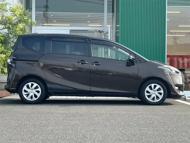 トヨタ シエンタ G 岡山県 2016(平28)年 4.6万km ヴィンテージブラウンパールクリスタルシャイン 純正ＳＤナビ　NSZT-W66T/フルセグTV、CD、DVD、Bluetooth、AM、FM/バックカメラ/ビルトインＥＴＣ/両側パワースライドドア/純正フロアマット/アイドリングストップ/シートヒーター【Ｄ席＋Ｎ席】/プッシュスタート/アイドリングストップ/３列シート/ウォークスルー/レーンキープアシスト/Wエアバック/衝突被害軽減システム