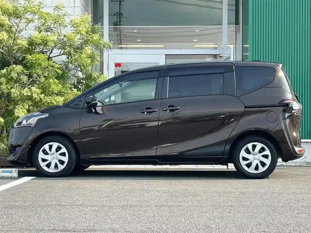 トヨタ シエンタ G 岡山県 2016(平28)年 4.6万km ヴィンテージブラウンパールクリスタルシャイン 純正ＳＤナビ　NSZT-W66T/フルセグTV、CD、DVD、Bluetooth、AM、FM/バックカメラ/ビルトインＥＴＣ/両側パワースライドドア/純正フロアマット/アイドリングストップ/シートヒーター【Ｄ席＋Ｎ席】/プッシュスタート/アイドリングストップ/３列シート/ウォークスルー/レーンキープアシスト/Wエアバック/衝突被害軽減システム