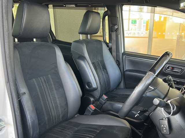 トヨタ エスクァイア Gi プレミアムパッケージ 岐阜県 2019(令1)年 6.3万km ホワイトパールクリスタルシャイン /カロッツェリアナビ//フルセグＴＶ//トヨタセーフティセンス/(プリクラッシュセーフティ)/(レーンディパーチャーアラート)/(オートマチックハイビーム)/(先行車発進告知機能)//クルーズコントロール//クリアランスソナー//前席シートヒーター//両側パワースライドドア//前後ドライブレコーダー//バックカメラ//ビルトインＥＴＣ//スペアキー//純正15インチAW//純正ドアバイザー