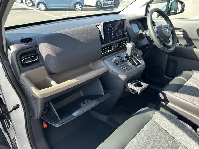 ホンダ フリード ハイブリット e:HEV AIR EX 愛媛県 2025(令7)年 0.1千km プラチナホワイトパール 純正ナビ（Bluetooth/フルセグTV）/アダプティブクルーズコントロール/バックカメラ/AppleCarPlay/AndroidAuto/3列シート/ウォークスルー/両側パワースライドドア/純正15インチアルミホイール/ホンダセンシング/ブラインドスポットモニター/ステアリングリモコン/前後コーナーセンサー/LEDヘッドライト/スマートキー