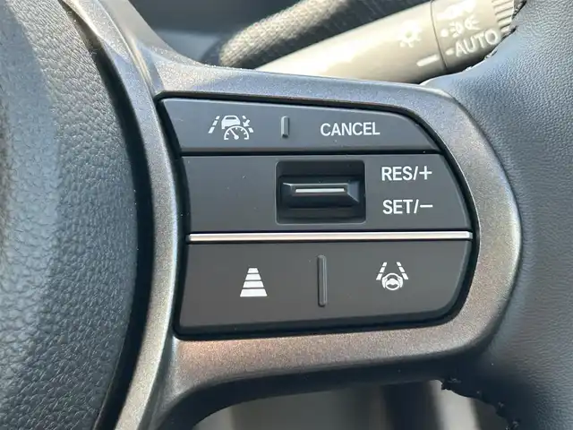 ホンダ フリード ハイブリット e:HEV AIR EX 愛媛県 2025(令7)年 0.1千km プラチナホワイトパール 純正ナビ（Bluetooth/フルセグTV）/アダプティブクルーズコントロール/バックカメラ/AppleCarPlay/AndroidAuto/3列シート/ウォークスルー/両側パワースライドドア/純正15インチアルミホイール/ホンダセンシング/ブラインドスポットモニター/ステアリングリモコン/前後コーナーセンサー/LEDヘッドライト/スマートキー