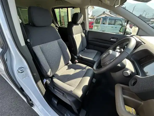 ホンダ フリード ハイブリット e:HEV AIR EX 愛媛県 2025(令7)年 0.1千km プラチナホワイトパール 純正ナビ（Bluetooth/フルセグTV）/アダプティブクルーズコントロール/バックカメラ/AppleCarPlay/AndroidAuto/3列シート/ウォークスルー/両側パワースライドドア/純正15インチアルミホイール/ホンダセンシング/ブラインドスポットモニター/ステアリングリモコン/前後コーナーセンサー/LEDヘッドライト/スマートキー