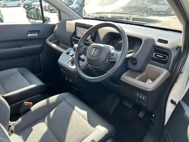 ホンダ フリード ハイブリット e:HEV AIR EX 愛媛県 2025(令7)年 0.1千km プラチナホワイトパール 純正ナビ（Bluetooth/フルセグTV）/アダプティブクルーズコントロール/バックカメラ/AppleCarPlay/AndroidAuto/3列シート/ウォークスルー/両側パワースライドドア/純正15インチアルミホイール/ホンダセンシング/ブラインドスポットモニター/ステアリングリモコン/前後コーナーセンサー/LEDヘッドライト/スマートキー