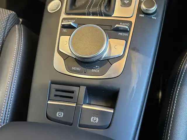 アウディ Ａ３ セダン 30TFSI スポーツ 宮城県 2020(令2)年 4.6万km グレイシアホワイトメタリック Sラインパッケージ/アシスタンスパッケージ/コンビニエンスパッケージ/ナビゲーションパッケージ/純正ナビ/（AM/FM/USB/CD/DVD/BT/ワンセグ）/レーダークルーズコントロール/バックカメラ/前後ドライブレコーダー/純正フロアマット/D席パワーシート/D+N席シートヒーター/純正18インチアルミホイール/スペアキー×１/保証書・取扱説明書