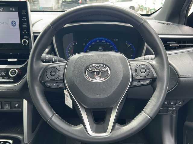 トヨタ カローラ クロス Z 岐阜県 2022(令4)年 2万km アティチュードブラックマイカ ワンオーナー/純正ディスプレイオーディオ/BTオーディオ/AM/FM/Miraast/ハーフレザーシート/ステアリングヒーター/シートヒーターD/N/レーダークルーズコントロール/ルーフレール/ビルトインETC/レーンディパーチャーアラート/プリクラッシュセーフティ/ブラインドスポットモニター/パワーバックドア/バックカメラ/アラウンドビューモニター/ステアリングスイッチ/純正フロアマット