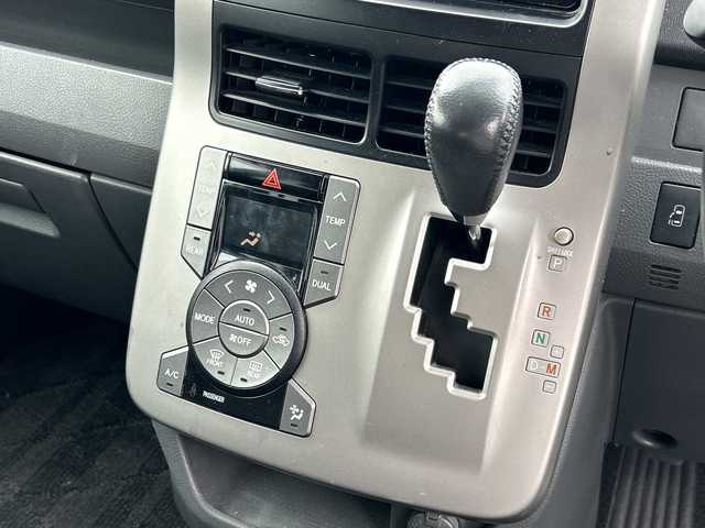 トヨタ ノア Si 千葉県 2008(平20)年 12.7万km ホワイトパールクリスタルシャイン ナビＮＨＺＴ－Ｗ５８　バックカメラ　フリップダウンモニター　電動スライドドア　ETC スマートキー プッシュスタート アドミレーションエアロ 16インチAW キセノンライト