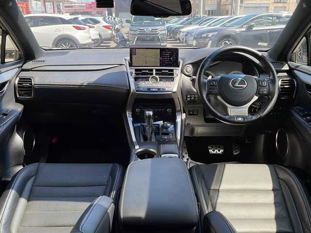 レクサス ＮＸ 300 Fスポーツ 道北・旭川 2018(平30)年 5.3万km ホワイトノーヴァガラスフレーク ・4WD/・禁煙車/・3眼LEDヘッドライト/・サンルーフ /・黒革シート/・純正メモリナビ/ CD/DVD/BD/SD/MSV/AUX/USB/BT/フルセグ/・全方位カメラ/・レクサスセーフティ＋/・PCS/・LDA/・PKSA/・PKSB/・ACC/・BSM/・HUD/・クリアランスソナー /・アイドリングストップ/・パドルシフト/・電動格納リアシート/・運転席メモリシート/・パワーシート/・シートヒーター /・エアシート /・ステアリングヒーター/・ミラーヒーター/・オートハイビーム/・オートライト/・フォグライト /・オートリトラミラー /・オートワイパー/・ビルトインETC2.0/・前後ドライブレコーダー/・純正エンジンスターター /・純正フロアマット/・ドアババイザー