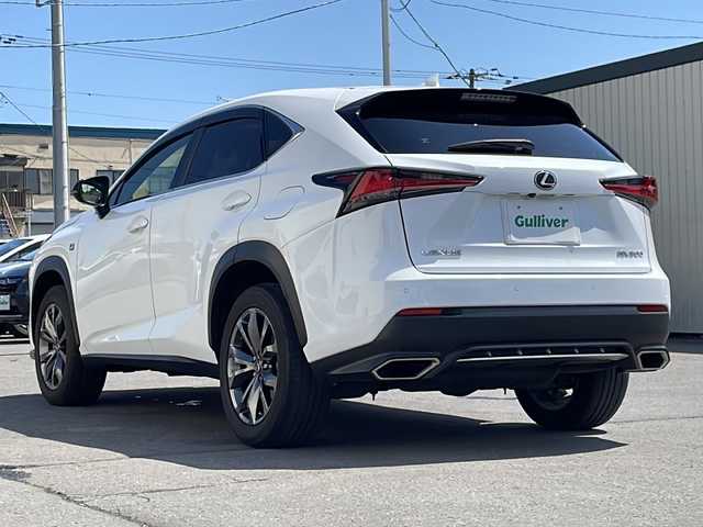 レクサス ＮＸ 300 Fスポーツ 道北・旭川 2018(平30)年 5.3万km ホワイトノーヴァガラスフレーク ・4WD/・禁煙車/・3眼LEDヘッドライト/・サンルーフ /・黒革シート/・純正メモリナビ/ CD/DVD/BD/SD/MSV/AUX/USB/BT/フルセグ/・全方位カメラ/・レクサスセーフティ＋/・PCS/・LDA/・PKSA/・PKSB/・ACC/・BSM/・HUD/・クリアランスソナー /・アイドリングストップ/・パドルシフト/・電動格納リアシート/・運転席メモリシート/・パワーシート/・シートヒーター /・エアシート /・ステアリングヒーター/・ミラーヒーター/・オートハイビーム/・オートライト/・フォグライト /・オートリトラミラー /・オートワイパー/・ビルトインETC2.0/・前後ドライブレコーダー/・純正エンジンスターター /・純正フロアマット/・ドアババイザー