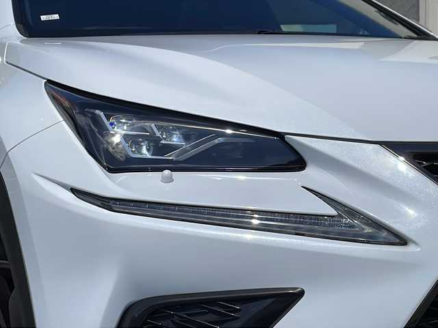 レクサス ＮＸ 300 Fスポーツ 道北・旭川 2018(平30)年 5.3万km ホワイトノーヴァガラスフレーク ・4WD/・禁煙車/・3眼LEDヘッドライト/・サンルーフ /・黒革シート/・純正メモリナビ/ CD/DVD/BD/SD/MSV/AUX/USB/BT/フルセグ/・全方位カメラ/・レクサスセーフティ＋/・PCS/・LDA/・PKSA/・PKSB/・ACC/・BSM/・HUD/・クリアランスソナー /・アイドリングストップ/・パドルシフト/・電動格納リアシート/・運転席メモリシート/・パワーシート/・シートヒーター /・エアシート /・ステアリングヒーター/・ミラーヒーター/・オートハイビーム/・オートライト/・フォグライト /・オートリトラミラー /・オートワイパー/・ビルトインETC2.0/・前後ドライブレコーダー/・純正エンジンスターター /・純正フロアマット/・ドアババイザー