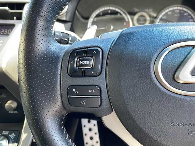 レクサス ＮＸ 300 Fスポーツ 道北・旭川 2018(平30)年 5.3万km ホワイトノーヴァガラスフレーク ・4WD/・禁煙車/・3眼LEDヘッドライト/・サンルーフ /・黒革シート/・純正メモリナビ/ CD/DVD/BD/SD/MSV/AUX/USB/BT/フルセグ/・全方位カメラ/・レクサスセーフティ＋/・PCS/・LDA/・PKSA/・PKSB/・ACC/・BSM/・HUD/・クリアランスソナー /・アイドリングストップ/・パドルシフト/・電動格納リアシート/・運転席メモリシート/・パワーシート/・シートヒーター /・エアシート /・ステアリングヒーター/・ミラーヒーター/・オートハイビーム/・オートライト/・フォグライト /・オートリトラミラー /・オートワイパー/・ビルトインETC2.0/・前後ドライブレコーダー/・純正エンジンスターター /・純正フロアマット/・ドアババイザー