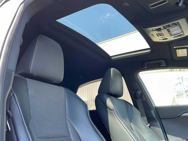 レクサス ＮＸ 300 Fスポーツ 道北・旭川 2018(平30)年 5.3万km ホワイトノーヴァガラスフレーク ・4WD/・禁煙車/・3眼LEDヘッドライト/・サンルーフ /・黒革シート/・純正メモリナビ/ CD/DVD/BD/SD/MSV/AUX/USB/BT/フルセグ/・全方位カメラ/・レクサスセーフティ＋/・PCS/・LDA/・PKSA/・PKSB/・ACC/・BSM/・HUD/・クリアランスソナー /・アイドリングストップ/・パドルシフト/・電動格納リアシート/・運転席メモリシート/・パワーシート/・シートヒーター /・エアシート /・ステアリングヒーター/・ミラーヒーター/・オートハイビーム/・オートライト/・フォグライト /・オートリトラミラー /・オートワイパー/・ビルトインETC2.0/・前後ドライブレコーダー/・純正エンジンスターター /・純正フロアマット/・ドアババイザー