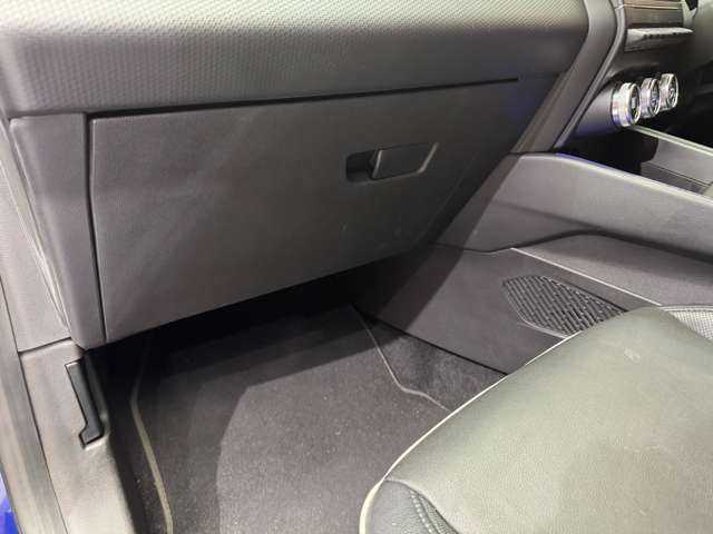 ルノー ルノー ルーテシア インテンス テックパック 千葉県 2021(令3)年 4.9万km 青Ｍ ACC　/黒革　/TV　　/360°　/BOSEサウンド　/CarPlay　/Bluetooth接続　/シートヒーター　/ステアリングヒーター　/LEDライト　/オートハイビーム　/衝突軽減B　/BSM　/LKA　/パーキングセンサー　/ETC　/ドラレコ