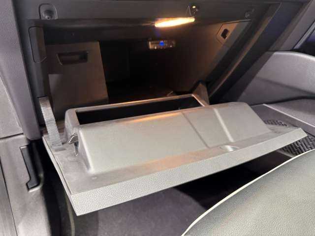 ルノー ルノー ルーテシア インテンス テックパック 千葉県 2021(令3)年 4.9万km 青Ｍ ACC　/黒革　/TV　　/360°　/BOSEサウンド　/CarPlay　/Bluetooth接続　/シートヒーター　/ステアリングヒーター　/LEDライト　/オートハイビーム　/衝突軽減B　/BSM　/LKA　/パーキングセンサー　/ETC　/ドラレコ