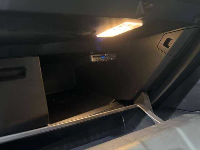 ルノー ルノー ルーテシア インテンス テックパック 千葉県 2021(令3)年 4.9万km 青Ｍ ACC　/黒革　/TV　　/360°　/BOSEサウンド　/CarPlay　/Bluetooth接続　/シートヒーター　/ステアリングヒーター　/LEDライト　/オートハイビーム　/衝突軽減B　/BSM　/LKA　/パーキングセンサー　/ETC　/ドラレコ