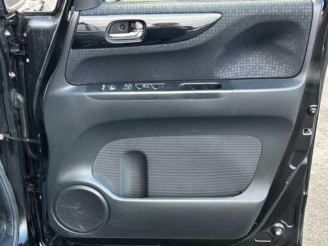 ホンダ Ｎ ＢＯＸ カスタム SSブラックSパッケージ 鹿児島県 2017(平29)年 9.5万km クリスタルブラックパール フルセグＴＶ/ＥＴＣ/ナビ/Ｂｌｕｅｔｏｏｔｈ接続/バックカメラ/プッシュスタート/スマートキー/ドライブレコーダー/シートヒーター/純正フロアマット/両側パワースライドドア/純正アルミホイール/横滑り防止装置/オートライト/LEDライト