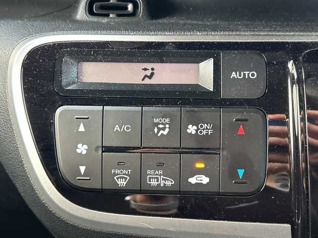 ホンダ Ｎ ＢＯＸ カスタム SSブラックSパッケージ 鹿児島県 2017(平29)年 9.5万km クリスタルブラックパール フルセグＴＶ/ＥＴＣ/ナビ/Ｂｌｕｅｔｏｏｔｈ接続/バックカメラ/プッシュスタート/スマートキー/ドライブレコーダー/シートヒーター/純正フロアマット/両側パワースライドドア/純正アルミホイール/横滑り防止装置/オートライト/LEDライト