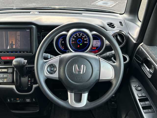 ホンダ Ｎ ＢＯＸ カスタム SSブラックSパッケージ 鹿児島県 2017(平29)年 9.5万km クリスタルブラックパール フルセグＴＶ/ＥＴＣ/ナビ/Ｂｌｕｅｔｏｏｔｈ接続/バックカメラ/プッシュスタート/スマートキー/ドライブレコーダー/シートヒーター/純正フロアマット/両側パワースライドドア/純正アルミホイール/横滑り防止装置/オートライト/LEDライト