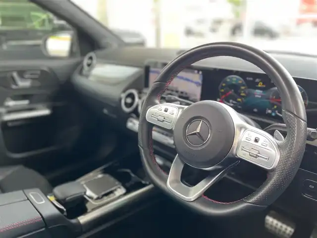 メルセデス・ベンツ Ｂ２００ｄ AMGライン 東京都 2019(令1)年 3.6万km イリジウムシルバー サンルーフ/純正ナビ/USB/Bluetooth/フルセグTV/バックカメラ/アクティブブレーキアシスト/アクティブレーンキーピングアシスト/アクティブパーキングアシスト/ブラインドスポットモニター/クルーズコントロール/ハーフレザーシート/前席パワーシート/前席シートヒーター/パドルシフト付き革巻きステアリング/ドライブレコーダー/ビルトインETC2.0/スマートキー×2/純正フロアマット/取扱説明書/ナビ取扱説明書/保証書