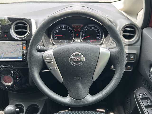 日産 ノート X 京都府 2015(平27)年 9.1万km ラディアントレッド ワンオーナー/純正ナビ/・BT Audio/フルセグTV/CD/DVD/バックカメラ/衝突被害軽減装置/レーンアシスト/横滑り防止装置/ETC/アイドリングストップ/プッシュスタート/ステアリングスイッチ/オートリトラクタブルミラー/純正ドアバイザー/純正フロアマット/保証書/取扱説明書