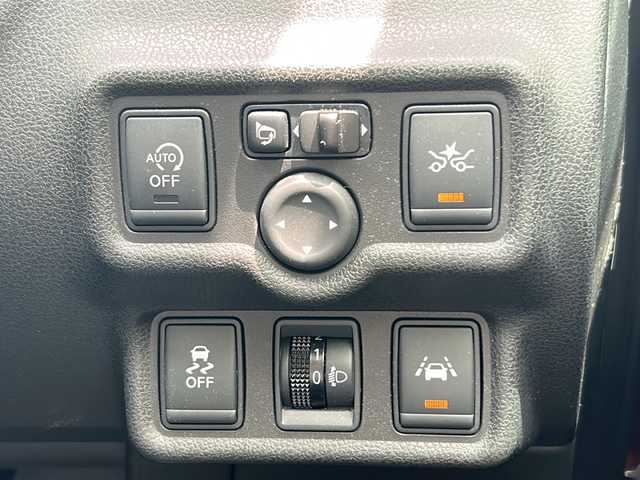日産 ノート X 京都府 2015(平27)年 9.1万km ラディアントレッド ワンオーナー/純正ナビ/・BT Audio/フルセグTV/CD/DVD/バックカメラ/衝突被害軽減装置/レーンアシスト/横滑り防止装置/ETC/アイドリングストップ/プッシュスタート/ステアリングスイッチ/オートリトラクタブルミラー/純正ドアバイザー/純正フロアマット/保証書/取扱説明書