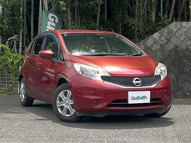 日産 ノート X 京都府 2015(平27)年 9.1万km ラディアントレッド ワンオーナー/純正ナビ/・BT Audio/フルセグTV/CD/DVD/バックカメラ/衝突被害軽減装置/レーンアシスト/横滑り防止装置/ETC/アイドリングストップ/プッシュスタート/ステアリングスイッチ/オートリトラクタブルミラー/純正ドアバイザー/純正フロアマット/保証書/取扱説明書
