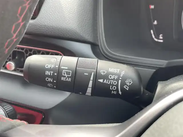 ホンダ シビック タイプR 佐賀県 2024(令6)年 2.3万km チャンピオンシップホワイト ワンオーナー/ディーラーOPテールゲートスポイラー【カーボン】/・TYPE R専用リアスポイラー車載/純正9型Honda CONNECTディスプレー/・フルセグTV/AM/FM/USB/Bluetooth/・AppleCarPlay/AndroidAuto/バックカメラ/ビルトインETC2.0/前後ドライブレコーダー/電子パーキングブレーキ/BRAKE HOLD機能/前席Honda TYPE Rシート/TYPE R専用ステアリングホイール/アダプティブダンパーシステム/TYPE R専用サスペンション/19インチリバースリムアルミホイール/Brembo社製フロント大径ベンチレーテッド2ピースディスクブレーキ/Brembo社製フロントアルミ対向4ポットキャリパー/リアディスクブレーキ/ステンレス製スポーツペダル/純正ドアバイザ―/新車時保証書/取扱説明書/スペアキー/Honda SENSING/・衝突軽減ブレーキ【CMBS】/・路外逸脱抑制機能/・アダプティブクルーズコントロール【ACC】/・車線維持支援システム【LKAS】/・近距離衝突軽減ブレーキ/・先行車発進お知らせ機能/・標識認識機能/・ブラインドスポットインフォメーション/・パーキングセンサーシステム