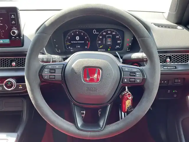 ホンダ シビック タイプR 佐賀県 2024(令6)年 2.3万km チャンピオンシップホワイト ワンオーナー/ディーラーOPテールゲートスポイラー【カーボン】/・TYPE R専用リアスポイラー車載/純正9型Honda CONNECTディスプレー/・フルセグTV/AM/FM/USB/Bluetooth/・AppleCarPlay/AndroidAuto/バックカメラ/ビルトインETC2.0/前後ドライブレコーダー/電子パーキングブレーキ/BRAKE HOLD機能/前席Honda TYPE Rシート/TYPE R専用ステアリングホイール/アダプティブダンパーシステム/TYPE R専用サスペンション/19インチリバースリムアルミホイール/Brembo社製フロント大径ベンチレーテッド2ピースディスクブレーキ/Brembo社製フロントアルミ対向4ポットキャリパー/リアディスクブレーキ/ステンレス製スポーツペダル/純正ドアバイザ―/新車時保証書/取扱説明書/スペアキー/Honda SENSING/・衝突軽減ブレーキ【CMBS】/・路外逸脱抑制機能/・アダプティブクルーズコントロール【ACC】/・車線維持支援システム【LKAS】/・近距離衝突軽減ブレーキ/・先行車発進お知らせ機能/・標識認識機能/・ブラインドスポットインフォメーション/・パーキングセンサーシステム