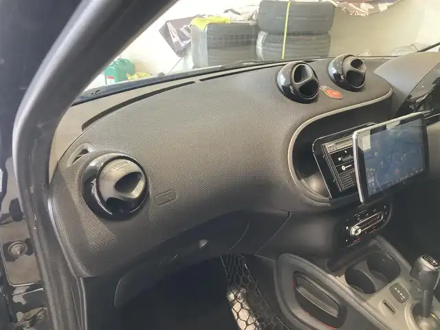 スマート ＭＣＣ スマート フォーフォー BRABUSスポーツ 熊本県 2018(平30)年 6.8万km 黒 ・キーレス/・ガラスルーフ/・衝突軽減ブレーキ/・パーキングアシスト/・レーンキープアシスト/・クルーズコントロール/・黒革シート/・前席シートヒーター /・社外メモリナビ/　【BD・Bluetooth・USB・SD・MSV】/・バックカメラ/・ETC/・フォグランプ/・純正マット