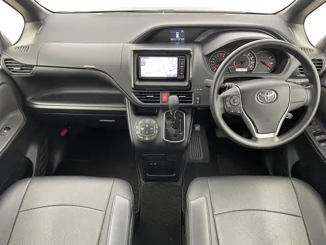 トヨタ ノア X 富山県 2018(平30)年 5.1万km ブラック 純正ナビ（AM/FM/CD/AUX/USB/BT）/ワンセグTV/バックカメラ/片側パワースライドドア/クルーズコントロール/横滑り防止装置/オートライト/LEDヘッドライト/ビルトインETC/リモコンキー/スペアキー有/アイドリングストップ/ドアバイザー/シートカバー/純正フロアマット/社外１５インチAW
