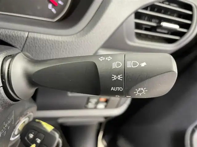 トヨタ ノア X 富山県 2018(平30)年 5.1万km ブラック 純正ナビ（AM/FM/CD/AUX/USB/BT）/ワンセグTV/バックカメラ/片側パワースライドドア/クルーズコントロール/横滑り防止装置/オートライト/LEDヘッドライト/ビルトインETC/リモコンキー/スペアキー有/アイドリングストップ/ドアバイザー/シートカバー/純正フロアマット/社外１５インチAW