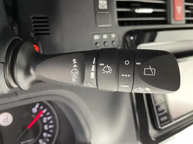 トヨタ ノア X 富山県 2018(平30)年 5.1万km ブラック 純正ナビ（AM/FM/CD/AUX/USB/BT）/ワンセグTV/バックカメラ/片側パワースライドドア/クルーズコントロール/横滑り防止装置/オートライト/LEDヘッドライト/ビルトインETC/リモコンキー/スペアキー有/アイドリングストップ/ドアバイザー/シートカバー/純正フロアマット/社外１５インチAW