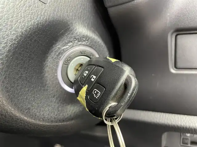 トヨタ ノア X 富山県 2018(平30)年 5.1万km ブラック 純正ナビ（AM/FM/CD/AUX/USB/BT）/ワンセグTV/バックカメラ/片側パワースライドドア/クルーズコントロール/横滑り防止装置/オートライト/LEDヘッドライト/ビルトインETC/リモコンキー/スペアキー有/アイドリングストップ/ドアバイザー/シートカバー/純正フロアマット/社外１５インチAW