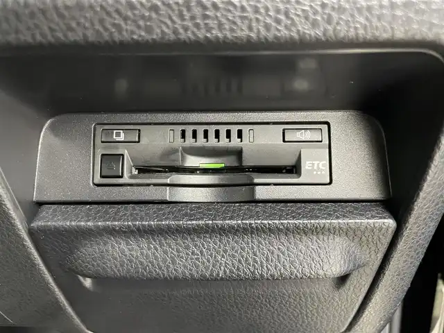 トヨタ ノア X 富山県 2018(平30)年 5.1万km ブラック 純正ナビ（AM/FM/CD/AUX/USB/BT）/ワンセグTV/バックカメラ/片側パワースライドドア/クルーズコントロール/横滑り防止装置/オートライト/LEDヘッドライト/ビルトインETC/リモコンキー/スペアキー有/アイドリングストップ/ドアバイザー/シートカバー/純正フロアマット/社外１５インチAW
