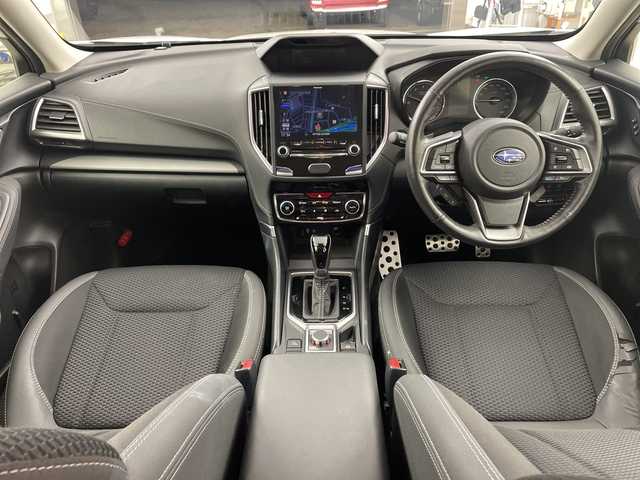 スバル フォレスター ハイブリッド アドバンス 兵庫県 2019(平31)年 3.6万km クリスタルホワイトP ・４WD/・純正8インチナビ/・Bluetooth/CD/DVD/SD/USB/Apple car /play/Android Auto/TV/・バックカメラ/・ビルトインETC/・デジタルインナーミラー/・前席パワーシート/・前席シートヒーター/・電動リアゲート/・ドライブレコーダー/・ハーフレザー/・パドルシフト/・MTモード付AT/・ステアリングヒーター/・ステアリング連動ヘッドランプ/・LEDヘッドライト/・オートライト/・横滑り防止装置/・衝突軽減ブレーキ/・先行車発進お知らせ/・レーダークルーズコントロール/・レーンキープアシスト/・コーナーセンサー/・後退速度リミッター/・ブラインドスポットモニター