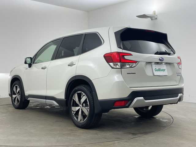 スバル フォレスター ハイブリッド アドバンス 兵庫県 2019(平31)年 3.6万km クリスタルホワイトP ・４WD/・純正8インチナビ/・Bluetooth/CD/DVD/SD/USB/Apple car /play/Android Auto/TV/・バックカメラ/・ビルトインETC/・デジタルインナーミラー/・前席パワーシート/・前席シートヒーター/・電動リアゲート/・ドライブレコーダー/・ハーフレザー/・パドルシフト/・MTモード付AT/・ステアリングヒーター/・ステアリング連動ヘッドランプ/・LEDヘッドライト/・オートライト/・横滑り防止装置/・衝突軽減ブレーキ/・先行車発進お知らせ/・レーダークルーズコントロール/・レーンキープアシスト/・コーナーセンサー/・後退速度リミッター/・ブラインドスポットモニター