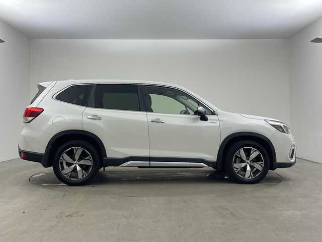 スバル フォレスター ハイブリッド アドバンス 兵庫県 2019(平31)年 3.6万km クリスタルホワイトP ・４WD/・純正8インチナビ/・Bluetooth/CD/DVD/SD/USB/Apple car /play/Android Auto/TV/・バックカメラ/・ビルトインETC/・デジタルインナーミラー/・前席パワーシート/・前席シートヒーター/・電動リアゲート/・ドライブレコーダー/・ハーフレザー/・パドルシフト/・MTモード付AT/・ステアリングヒーター/・ステアリング連動ヘッドランプ/・LEDヘッドライト/・オートライト/・横滑り防止装置/・衝突軽減ブレーキ/・先行車発進お知らせ/・レーダークルーズコントロール/・レーンキープアシスト/・コーナーセンサー/・後退速度リミッター/・ブラインドスポットモニター