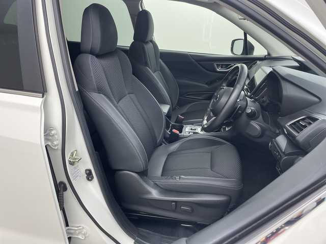 スバル フォレスター ハイブリッド アドバンス 兵庫県 2019(平31)年 3.6万km クリスタルホワイトP ・４WD/・純正8インチナビ/・Bluetooth/CD/DVD/SD/USB/Apple car /play/Android Auto/TV/・バックカメラ/・ビルトインETC/・デジタルインナーミラー/・前席パワーシート/・前席シートヒーター/・電動リアゲート/・ドライブレコーダー/・ハーフレザー/・パドルシフト/・MTモード付AT/・ステアリングヒーター/・ステアリング連動ヘッドランプ/・LEDヘッドライト/・オートライト/・横滑り防止装置/・衝突軽減ブレーキ/・先行車発進お知らせ/・レーダークルーズコントロール/・レーンキープアシスト/・コーナーセンサー/・後退速度リミッター/・ブラインドスポットモニター