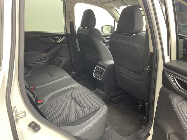 スバル フォレスター ハイブリッド アドバンス 兵庫県 2019(平31)年 3.6万km クリスタルホワイトP ・４WD/・純正8インチナビ/・Bluetooth/CD/DVD/SD/USB/Apple car /play/Android Auto/TV/・バックカメラ/・ビルトインETC/・デジタルインナーミラー/・前席パワーシート/・前席シートヒーター/・電動リアゲート/・ドライブレコーダー/・ハーフレザー/・パドルシフト/・MTモード付AT/・ステアリングヒーター/・ステアリング連動ヘッドランプ/・LEDヘッドライト/・オートライト/・横滑り防止装置/・衝突軽減ブレーキ/・先行車発進お知らせ/・レーダークルーズコントロール/・レーンキープアシスト/・コーナーセンサー/・後退速度リミッター/・ブラインドスポットモニター