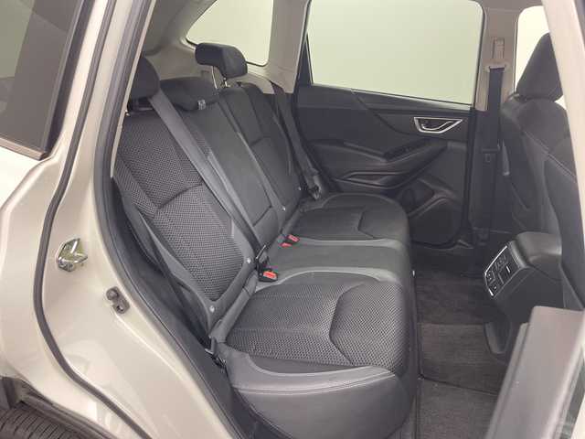 スバル フォレスター ハイブリッド アドバンス 兵庫県 2019(平31)年 3.6万km クリスタルホワイトP ・４WD/・純正8インチナビ/・Bluetooth/CD/DVD/SD/USB/Apple car /play/Android Auto/TV/・バックカメラ/・ビルトインETC/・デジタルインナーミラー/・前席パワーシート/・前席シートヒーター/・電動リアゲート/・ドライブレコーダー/・ハーフレザー/・パドルシフト/・MTモード付AT/・ステアリングヒーター/・ステアリング連動ヘッドランプ/・LEDヘッドライト/・オートライト/・横滑り防止装置/・衝突軽減ブレーキ/・先行車発進お知らせ/・レーダークルーズコントロール/・レーンキープアシスト/・コーナーセンサー/・後退速度リミッター/・ブラインドスポットモニター