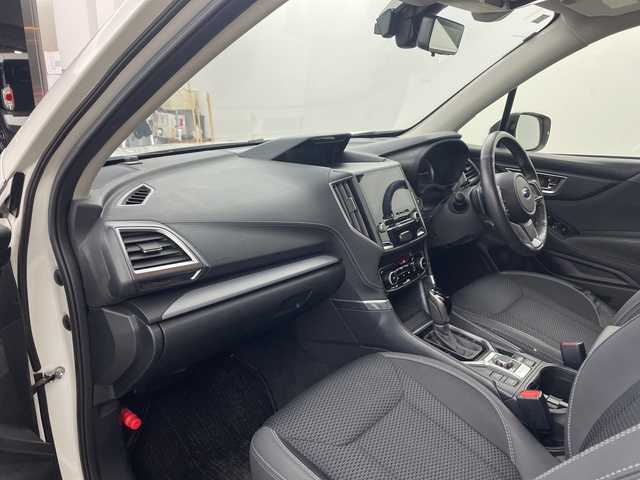 スバル フォレスター ハイブリッド アドバンス 兵庫県 2019(平31)年 3.6万km クリスタルホワイトP ・４WD/・純正8インチナビ/・Bluetooth/CD/DVD/SD/USB/Apple car /play/Android Auto/TV/・バックカメラ/・ビルトインETC/・デジタルインナーミラー/・前席パワーシート/・前席シートヒーター/・電動リアゲート/・ドライブレコーダー/・ハーフレザー/・パドルシフト/・MTモード付AT/・ステアリングヒーター/・ステアリング連動ヘッドランプ/・LEDヘッドライト/・オートライト/・横滑り防止装置/・衝突軽減ブレーキ/・先行車発進お知らせ/・レーダークルーズコントロール/・レーンキープアシスト/・コーナーセンサー/・後退速度リミッター/・ブラインドスポットモニター