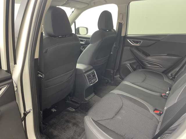 スバル フォレスター ハイブリッド アドバンス 兵庫県 2019(平31)年 3.6万km クリスタルホワイトP ・４WD/・純正8インチナビ/・Bluetooth/CD/DVD/SD/USB/Apple car /play/Android Auto/TV/・バックカメラ/・ビルトインETC/・デジタルインナーミラー/・前席パワーシート/・前席シートヒーター/・電動リアゲート/・ドライブレコーダー/・ハーフレザー/・パドルシフト/・MTモード付AT/・ステアリングヒーター/・ステアリング連動ヘッドランプ/・LEDヘッドライト/・オートライト/・横滑り防止装置/・衝突軽減ブレーキ/・先行車発進お知らせ/・レーダークルーズコントロール/・レーンキープアシスト/・コーナーセンサー/・後退速度リミッター/・ブラインドスポットモニター