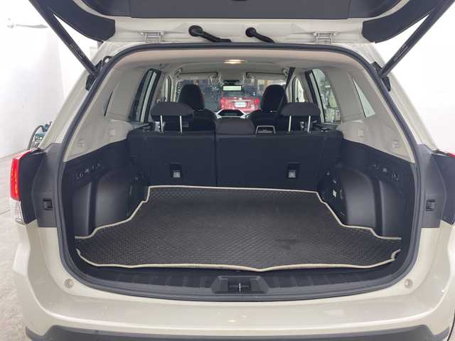 スバル フォレスター ハイブリッド アドバンス 兵庫県 2019(平31)年 3.6万km クリスタルホワイトP ・４WD/・純正8インチナビ/・Bluetooth/CD/DVD/SD/USB/Apple car /play/Android Auto/TV/・バックカメラ/・ビルトインETC/・デジタルインナーミラー/・前席パワーシート/・前席シートヒーター/・電動リアゲート/・ドライブレコーダー/・ハーフレザー/・パドルシフト/・MTモード付AT/・ステアリングヒーター/・ステアリング連動ヘッドランプ/・LEDヘッドライト/・オートライト/・横滑り防止装置/・衝突軽減ブレーキ/・先行車発進お知らせ/・レーダークルーズコントロール/・レーンキープアシスト/・コーナーセンサー/・後退速度リミッター/・ブラインドスポットモニター