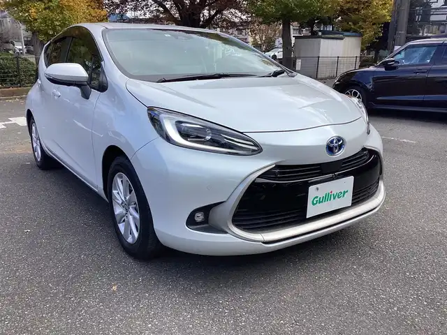 トヨタ アクア Z 神奈川県 2023(令5)年 1.2万km プラチナホワイトパールマイカ ワンオーナー/Toyota Safety Sense/・プリクラッシュセーフティ/・レーントレーシングアシスト/・オートマチックハイビーム/・レーダークルーズコントロール/・ブラインドスポットモニター/・クリアランスソナー/パノラミックビューモニター/プッシュスタート/純正10.5インチナビ/フルセグTV/ETC/100V電源/LEDヘッドライト/ドアバイザー/16インチ純正アルミホイール/スマートキー