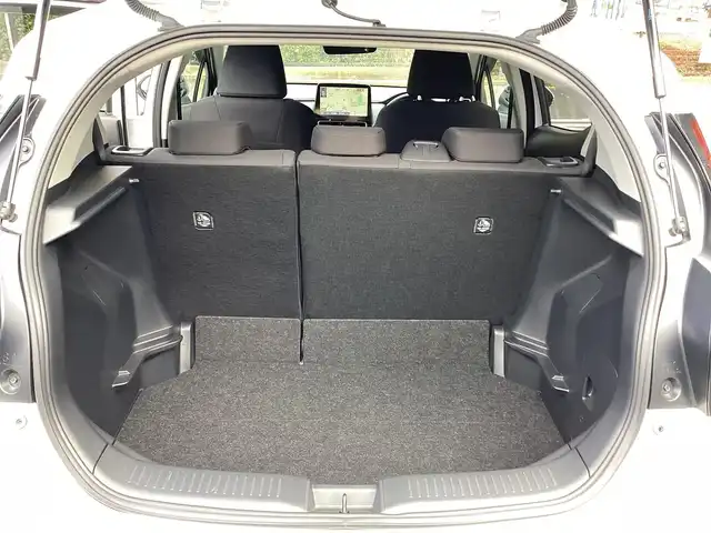 トヨタ アクア Z 神奈川県 2023(令5)年 1.2万km プラチナホワイトパールマイカ ワンオーナー/Toyota Safety Sense/・プリクラッシュセーフティ/・レーントレーシングアシスト/・オートマチックハイビーム/・レーダークルーズコントロール/・ブラインドスポットモニター/・クリアランスソナー/パノラミックビューモニター/プッシュスタート/純正10.5インチナビ/フルセグTV/ETC/100V電源/LEDヘッドライト/ドアバイザー/16インチ純正アルミホイール/スマートキー