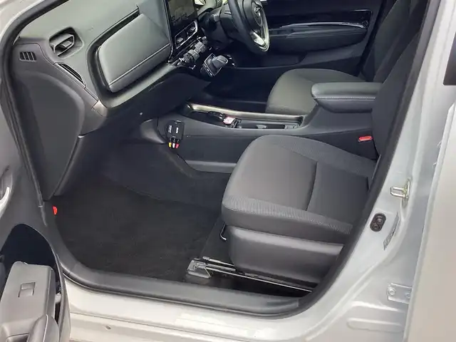 トヨタ アクア Z 神奈川県 2023(令5)年 1.2万km プラチナホワイトパールマイカ ワンオーナー/Toyota Safety Sense/・プリクラッシュセーフティ/・レーントレーシングアシスト/・オートマチックハイビーム/・レーダークルーズコントロール/・ブラインドスポットモニター/・クリアランスソナー/パノラミックビューモニター/プッシュスタート/純正10.5インチナビ/フルセグTV/ETC/100V電源/LEDヘッドライト/ドアバイザー/16インチ純正アルミホイール/スマートキー