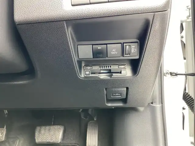 トヨタ アクア Z 神奈川県 2023(令5)年 1.2万km プラチナホワイトパールマイカ ワンオーナー/Toyota Safety Sense/・プリクラッシュセーフティ/・レーントレーシングアシスト/・オートマチックハイビーム/・レーダークルーズコントロール/・ブラインドスポットモニター/・クリアランスソナー/パノラミックビューモニター/プッシュスタート/純正10.5インチナビ/フルセグTV/ETC/100V電源/LEDヘッドライト/ドアバイザー/16インチ純正アルミホイール/スマートキー